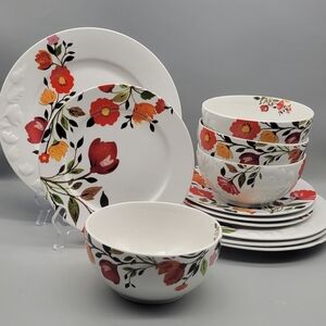 Kim Parker for Mikasa Tulips & Poppies Stunning Dinnerware 12 piece Dish Set